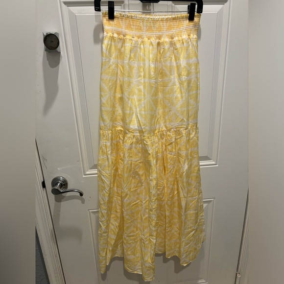 Intermix Adeline Printed Tiered Midi Skirt Yellow and White. - Picture 5 of 9